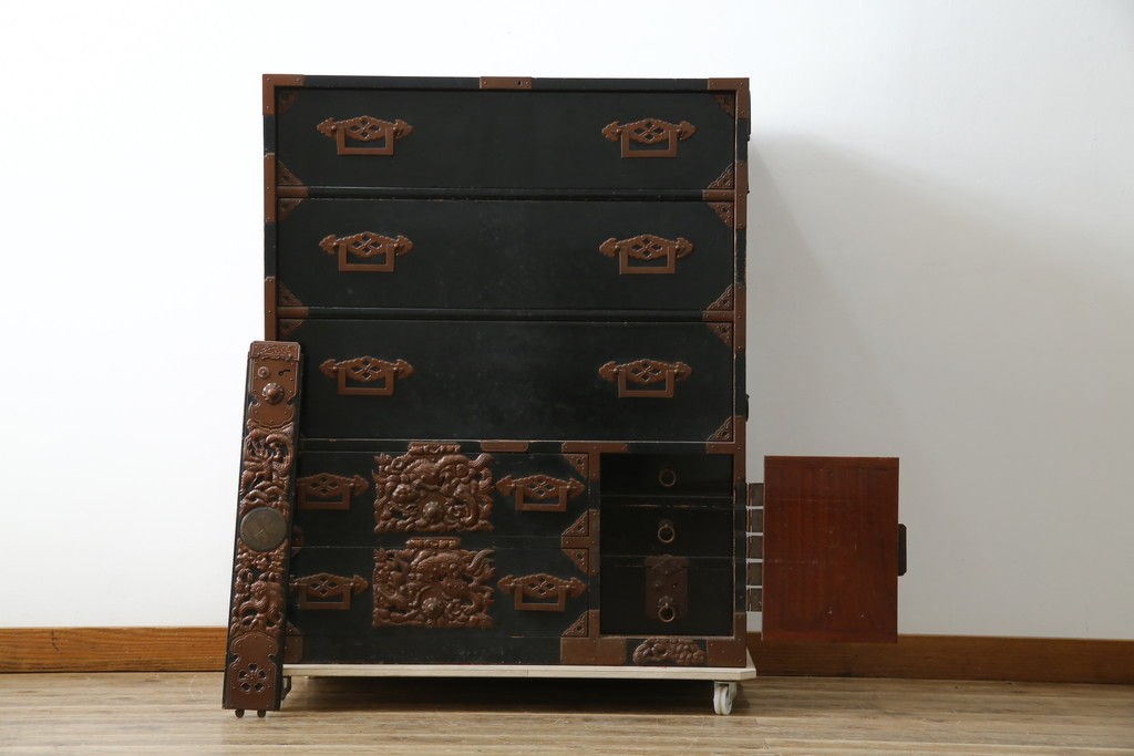 和製アンティーク　上手物!!　総桐材　立派な金具が際立つ上質な庄内箪笥　(R-085761)