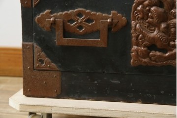 和製アンティーク　上手物!!　総桐材　立派な金具が際立つ上質な庄内箪笥　(R-085761)