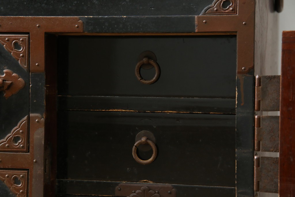 和製アンティーク　上手物!!　総桐材　立派な金具が際立つ上質な庄内箪笥　(R-085761)