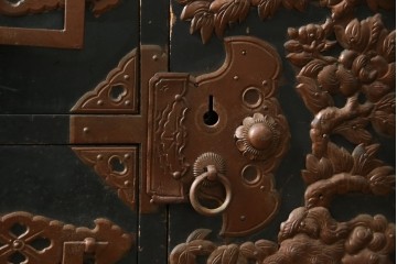 和製アンティーク　上手物!!　総桐材　立派な金具が際立つ上質な庄内箪笥　(R-085761)