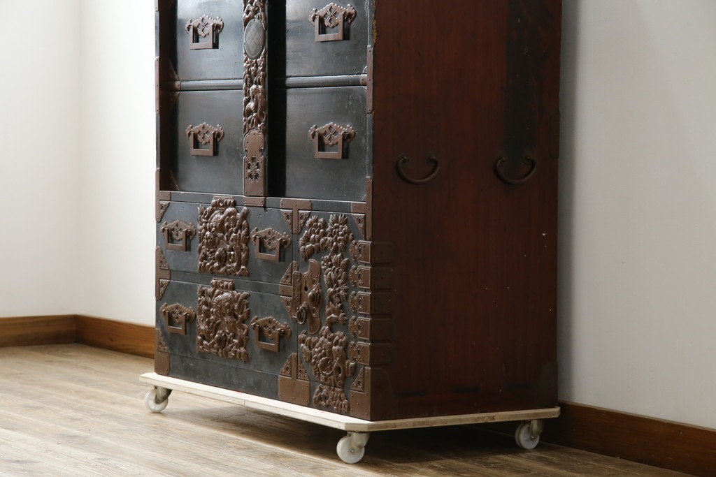 和製アンティーク　上手物!!　総桐材　立派な金具が際立つ上質な庄内箪笥　(R-085761)