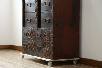 和製アンティーク　上手物!!　総桐材　立派な金具が際立つ上質な庄内箪笥　(R-085761)