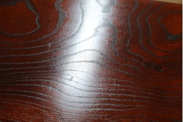 中古　美品　岩谷堂箪笥　牡丹文様の飾り金具と格子ガラス戸が印象的なキャビネット　(R-085763)