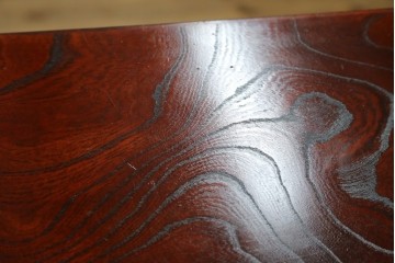 中古　美品　岩谷堂箪笥　牡丹文様の飾り金具と格子ガラス戸が印象的なキャビネット　(R-085763)