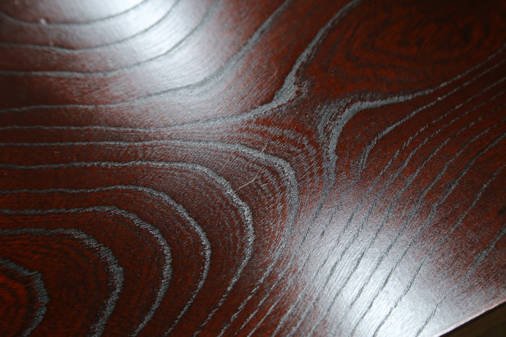 中古　美品　岩谷堂箪笥　牡丹文様の飾り金具と格子ガラス戸が印象的なキャビネット　(R-085763)