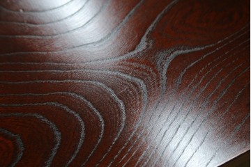 中古　美品　岩谷堂箪笥　牡丹文様の飾り金具と格子ガラス戸が印象的なキャビネット　(R-085763)