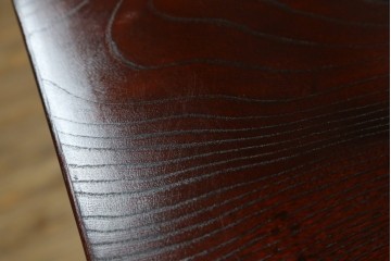 中古　美品　岩谷堂箪笥　牡丹文様の飾り金具と格子ガラス戸が印象的なキャビネット　(R-085763)