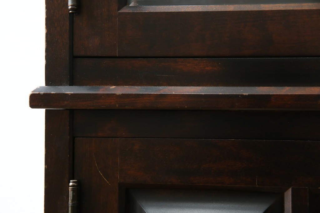 中古　美品　北海道民芸家具　三面ガラスでお気に入りを立体的に飾れる縦長キャビネット　(R-085764)