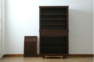 中古　美品　三越百貨店　三方栗材　凛とした印象を与える格子引き戸の水屋箪笥食器棚　(R-085765)