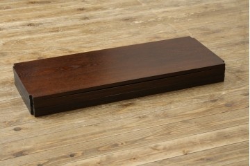 中古　美品　三越百貨店　三方栗材　凛とした印象を与える格子引き戸の水屋箪笥食器棚　(R-085765)