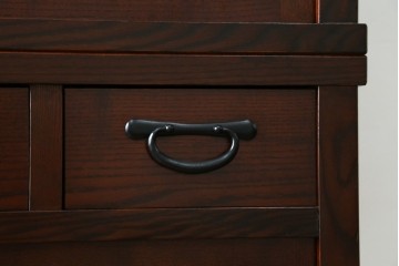 中古　美品　三越百貨店　三方栗材　凛とした印象を与える格子引き戸の水屋箪笥食器棚　(R-085765)