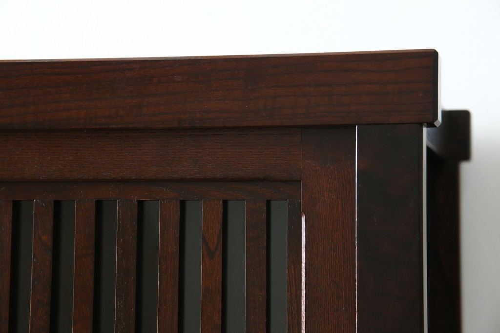 中古　美品　三越百貨店　三方栗材　凛とした印象の格子引き戸キャビネット　(R-085766)