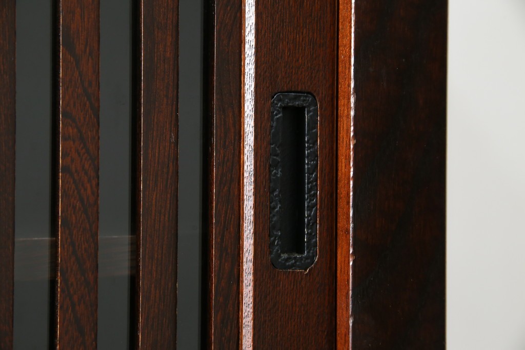 中古　美品　三越百貨店　三方栗材　凛とした印象の格子引き戸キャビネット　(R-085766)