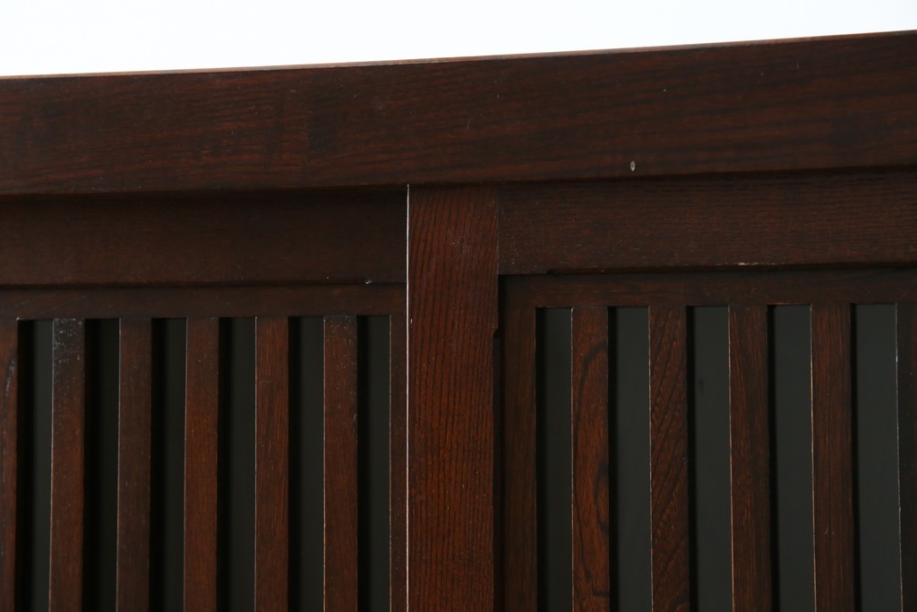 中古　美品　三越百貨店　三方栗材　凛とした印象の格子引き戸キャビネット　(R-085766)