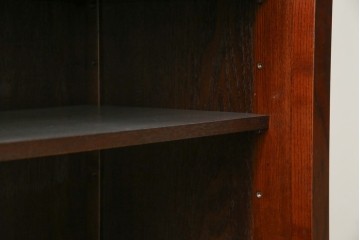 中古　美品　三越百貨店　三方栗材　落ち着いた趣を見せる引き出し付き格子引き戸キャビネット　(R-085767)