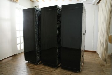 中古　最高級クラスの逸品!!　多彩なモチーフを煌びやかな螺鈿細工で表現した組み立て式3連ワードローブ　定価約850万円　(R-085768)