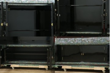 中古　最高級クラスの逸品!!　多彩なモチーフを煌びやかな螺鈿細工で表現した組み立て式3連ワードローブ　定価約850万円　(R-085768)