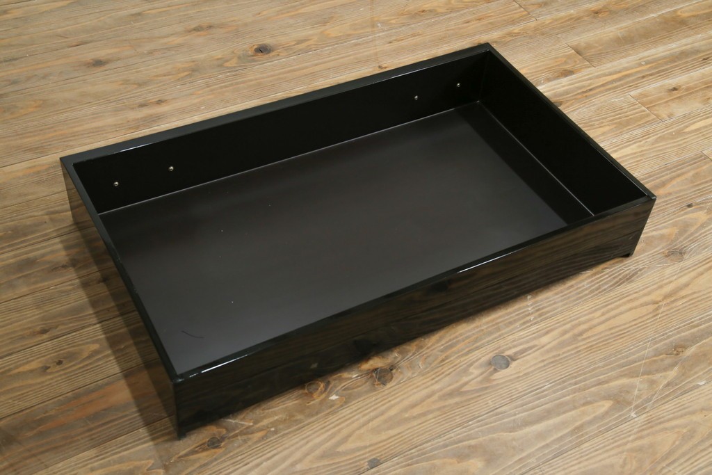 中古　最高級クラスの逸品!!　多彩なモチーフを煌びやかな螺鈿細工で表現した組み立て式3連ワードローブ　定価約850万円　(R-085768)