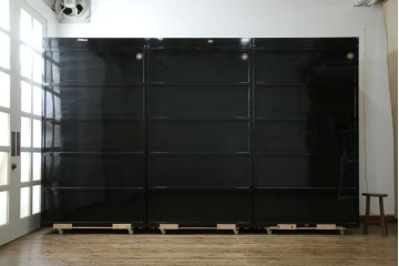 中古　最高級クラスの逸品!!　多彩なモチーフを煌びやかな螺鈿細工で表現した組み立て式3連ワードローブ　定価約850万円　(R-085768)