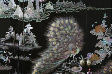 中古　最高級クラスの逸品!!　多彩なモチーフを煌びやかな螺鈿細工で表現した組み立て式3連ワードローブ　定価約850万円　(R-085768)