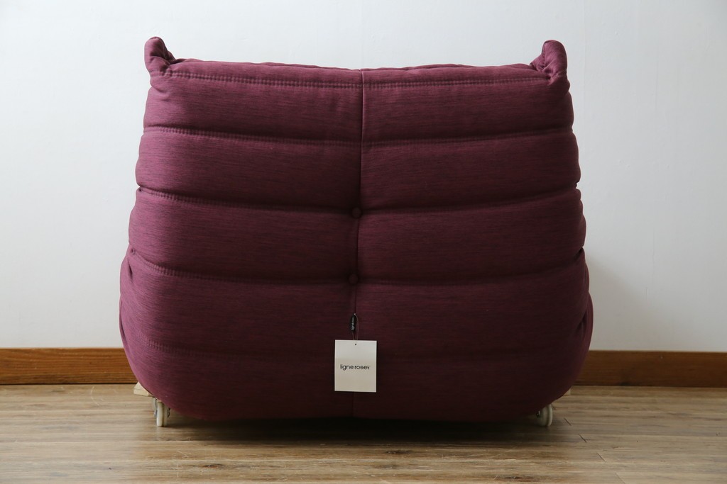中古　美品　数回使用のみ!　Ligne roset(リーン・ロゼ)　ROSETTOGO(ロゼトーゴ)　張地Hランク　タグ付き　洗練されたモダンデザインの1人掛けソファ　(R-085769)