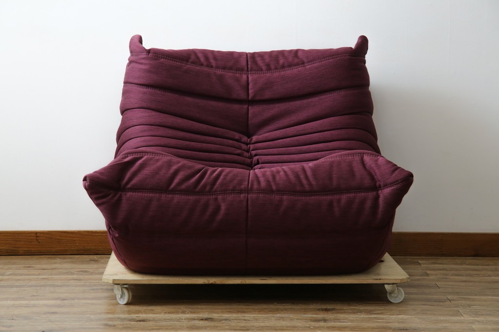 中古　美品　数回使用のみ!　Ligne roset(リーン・ロゼ)　ROSETTOGO(ロゼトーゴ)　張地Hランク　タグ付き　洗練されたモダンデザインの1人掛けソファ　(R-085769)