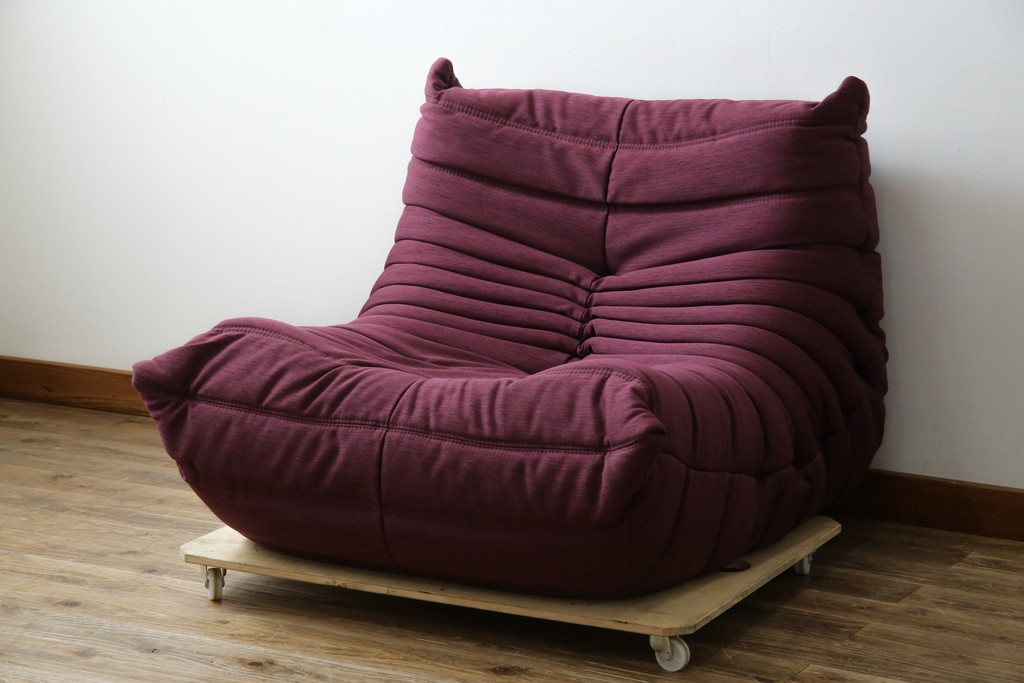 中古　美品　数回使用のみ!　Ligne roset(リーン・ロゼ)　ROSETTOGO(ロゼトーゴ)　張地Hランク　タグ付き　洗練されたモダンデザインの1人掛けソファ　(R-085769)