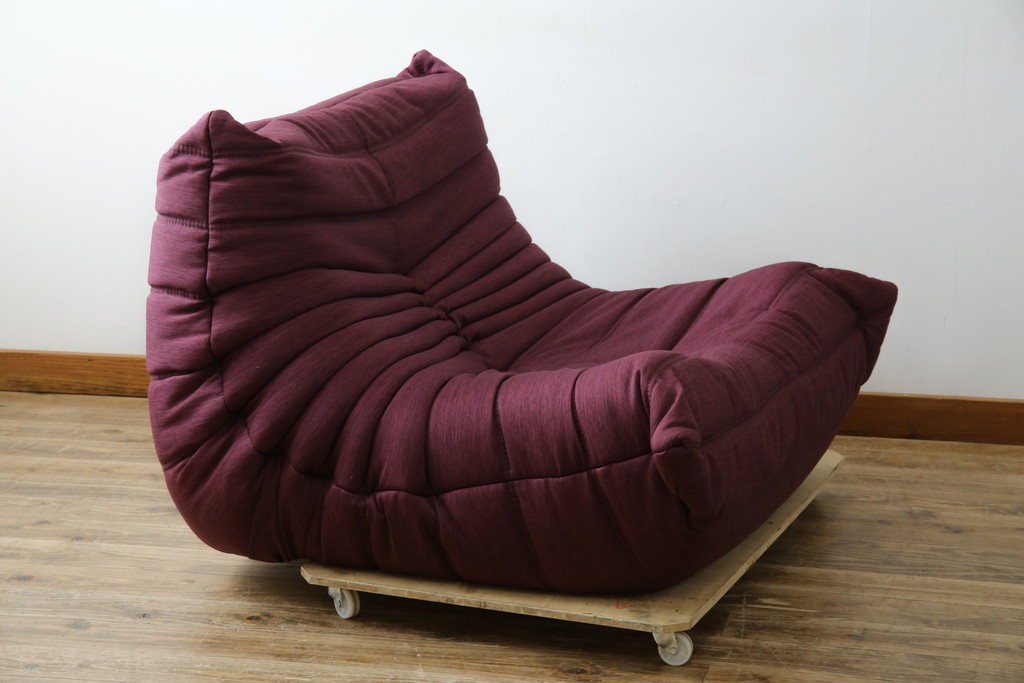 中古　美品　数回使用のみ!　Ligne roset(リーン・ロゼ)　ROSETTOGO(ロゼトーゴ)　張地Hランク　タグ付き　洗練されたモダンデザインの1人掛けソファ　(R-085769)