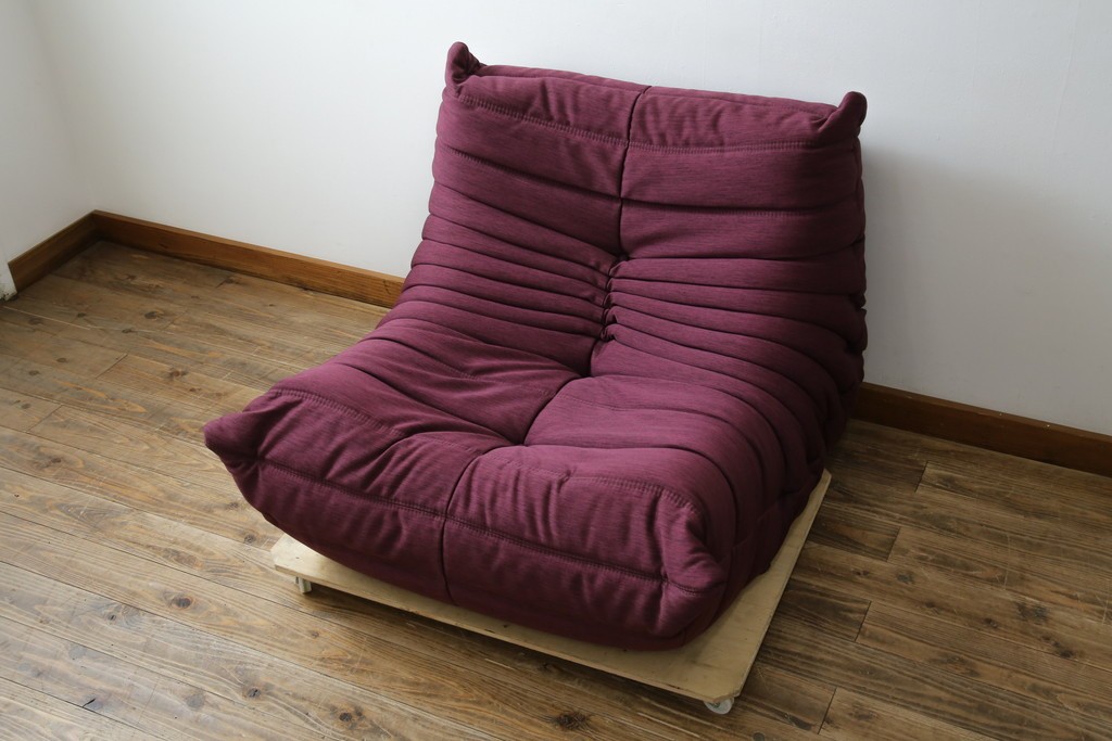 中古　美品　数回使用のみ!　Ligne roset(リーン・ロゼ)　ROSETTOGO(ロゼトーゴ)　張地Hランク　タグ付き　洗練されたモダンデザインの1人掛けソファ　(R-085769)