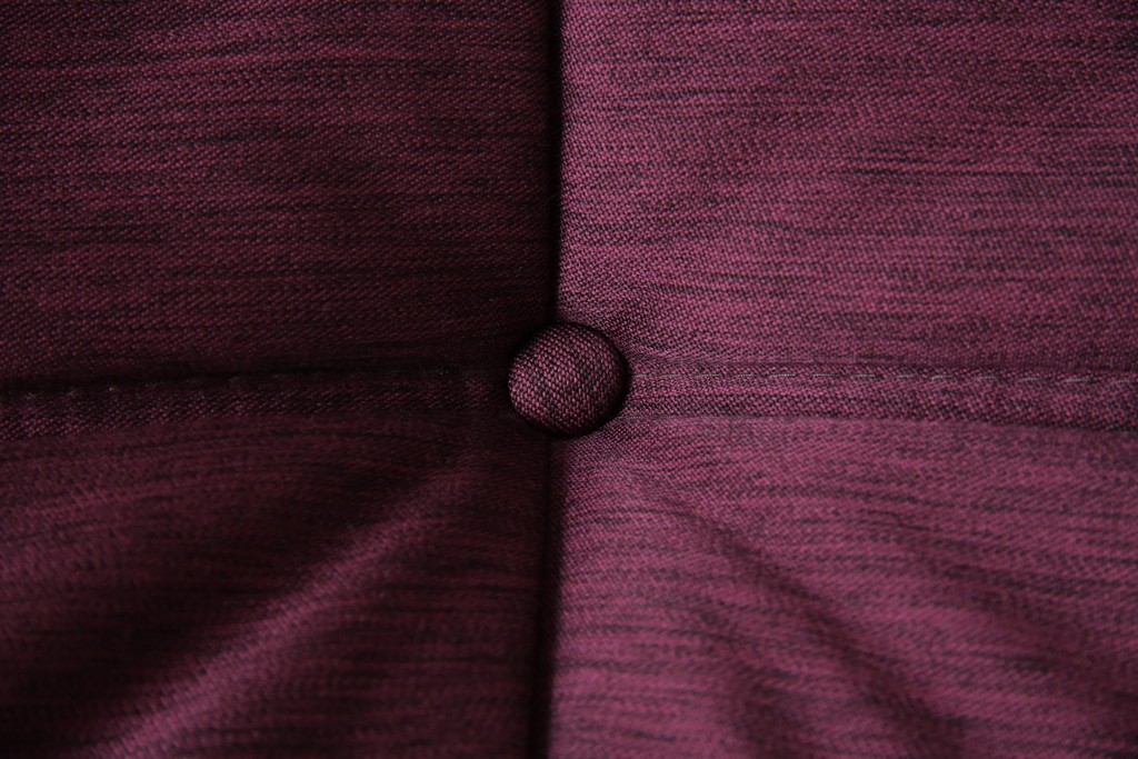 中古　美品　数回使用のみ!　Ligne roset(リーン・ロゼ)　ROSETTOGO(ロゼトーゴ)　張地Hランク　タグ付き　洗練されたモダンデザインの1人掛けソファ　(R-085769)