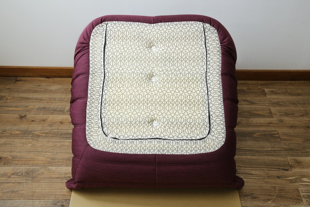 中古　美品　数回使用のみ!　Ligne roset(リーン・ロゼ)　ROSETTOGO(ロゼトーゴ)　張地Hランク　タグ付き　洗練されたモダンデザインの1人掛けソファ　(R-085769)