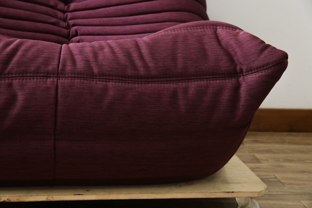 中古　美品　数回使用のみ!　Ligne roset(リーン・ロゼ)　ROSETTOGO(ロゼトーゴ)　張地Hランク　タグ付き　洗練されたモダンデザインの1人掛けソファ　(R-085769)