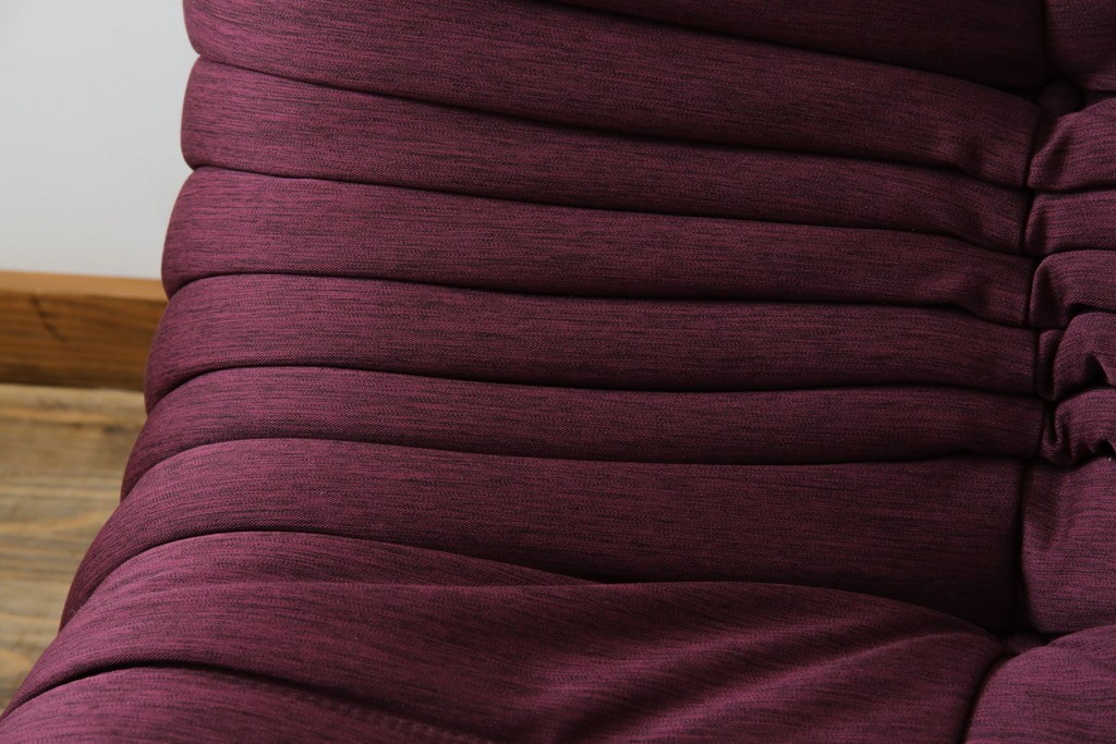 中古　美品　数回使用のみ!　Ligne roset(リーン・ロゼ)　ROSETTOGO(ロゼトーゴ)　張地Hランク　タグ付き　洗練されたモダンデザインの1人掛けソファ　(R-085769)