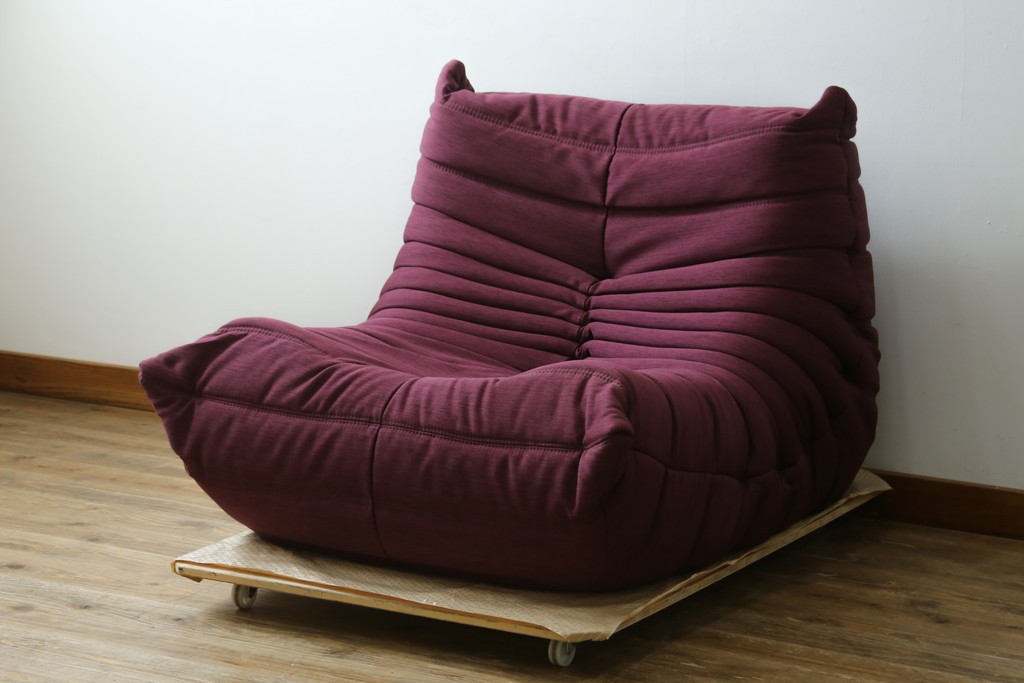 中古　美品　数回使用のみ!　Ligne roset(リーン・ロゼ)　ROSETTOGO(ロゼトーゴ)　張地Hランク　タグ付き　洗練されたモダンデザインの1人掛けソファ　(R-085769)