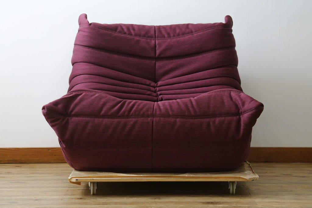 中古　美品　数回使用のみ!　Ligne roset(リーン・ロゼ)　ROSETTOGO(ロゼトーゴ)　張地Hランク　タグ付き　洗練されたモダンデザインの1人掛けソファ　(R-085769)