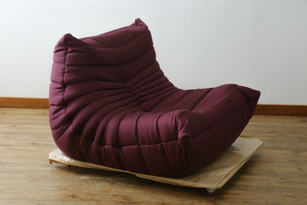 中古　美品　数回使用のみ!　Ligne roset(リーン・ロゼ)　ROSETTOGO(ロゼトーゴ)　張地Hランク　タグ付き　洗練されたモダンデザインの1人掛けソファ　(R-085769)