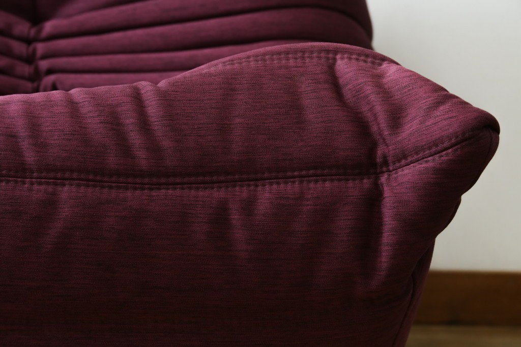 中古　美品　数回使用のみ!　Ligne roset(リーン・ロゼ)　ROSETTOGO(ロゼトーゴ)　張地Hランク　タグ付き　洗練されたモダンデザインの1人掛けソファ　(R-085769)