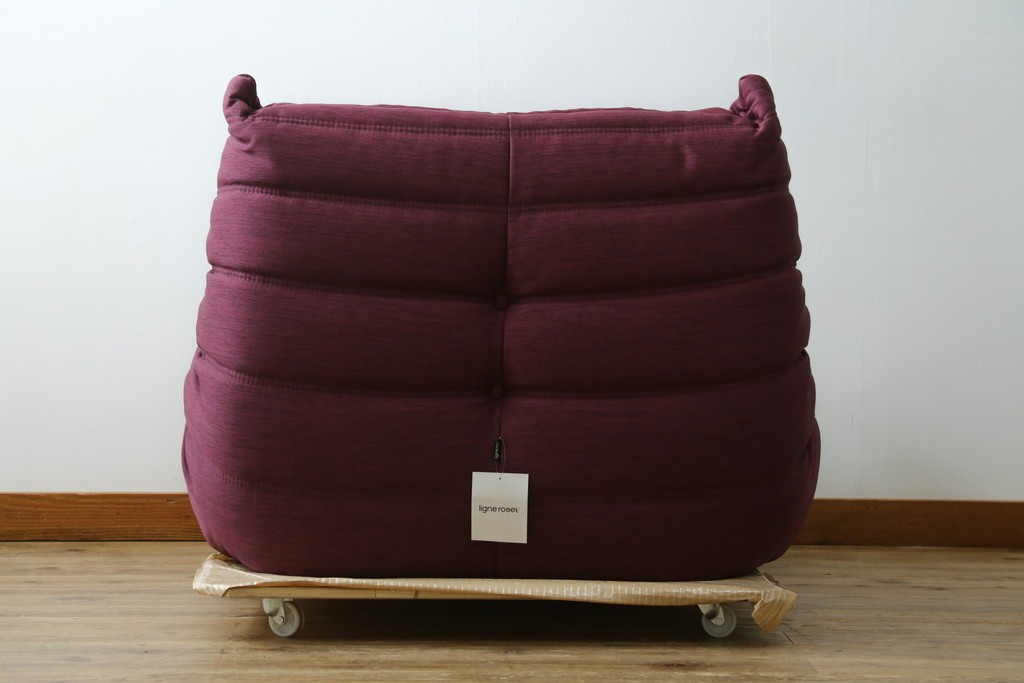 中古　美品　数回使用のみ!　Ligne roset(リーン・ロゼ)　ROSETTOGO(ロゼトーゴ)　張地Hランク　タグ付き　洗練されたモダンデザインの1人掛けソファ　(R-085769)