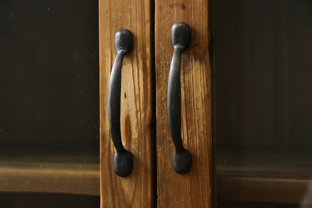 中古　美品　CRASH GATE(クラッシュゲート)取り扱い　Knot antiques(ノットアンティークス)　古材の素材感がおしゃれなガラス扉のサイドボード　(R-085770)