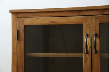 中古　美品　CRASH GATE(クラッシュゲート)取り扱い　Knot antiques(ノットアンティークス)　古材の素材感がおしゃれなガラス扉のサイドボード　(R-085770)