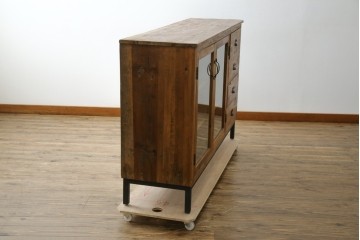 中古　美品　CRASH GATE(クラッシュゲート)取り扱い　Knot antiques(ノットアンティークス)　古材の素材感がおしゃれなガラス扉のサイドボード　(R-085770)