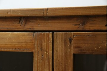 中古　美品　CRASH GATE(クラッシュゲート)取り扱い　Knot antiques(ノットアンティークス)　古材の素材感がおしゃれなガラス扉のサイドボード　(R-085770)