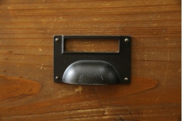 中古　美品　CRASH GATE(クラッシュゲート)取り扱い　Knot antiques(ノットアンティークス)　古材の素材感がおしゃれなガラス扉のサイドボード　(R-085770)