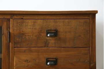 中古　美品　CRASH GATE(クラッシュゲート)取り扱い　Knot antiques(ノットアンティークス)　古材の素材感がおしゃれなガラス扉のサイドボード　(R-085770)