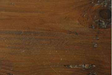 中古　美品　CRASH GATE(クラッシュゲート)取り扱い　Knot antiques(ノットアンティークス)　スギ材　古材の素材感がおしゃれなガラス扉のサイドボード　(R-085770)