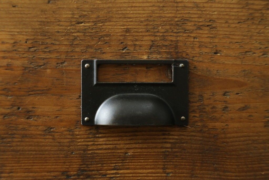 中古　美品　CRASH GATE(クラッシュゲート)取り扱い　Knot antiques(ノットアンティークス)　スギ材　古材の素材感がおしゃれなガラス扉のサイドボード　(R-085770)