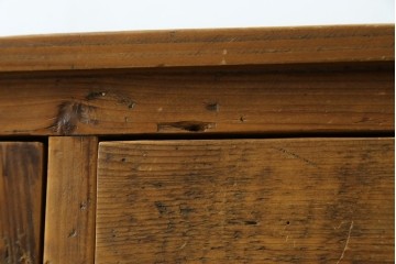 中古　美品　CRASH GATE(クラッシュゲート)取り扱い　Knot antiques(ノットアンティークス)　スギ材　古材の素材感がおしゃれなガラス扉のサイドボード　(R-085770)