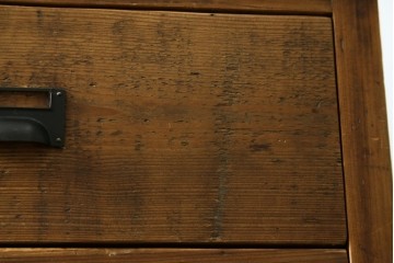 中古　美品　CRASH GATE(クラッシュゲート)取り扱い　Knot antiques(ノットアンティークス)　スギ材　古材の素材感がおしゃれなガラス扉のサイドボード　(R-085770)