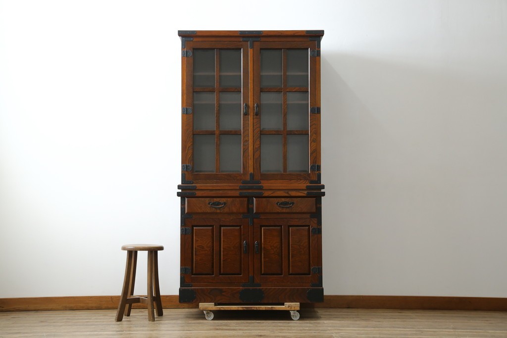 中古　美品　希少な廃番品!　駿河民芸　造りの良さが光る格子扉と重厚な金具の和風キャビネット　(R-085771)