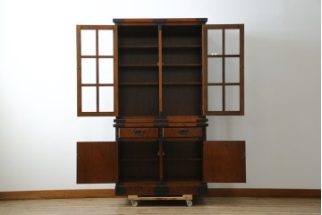 中古　美品　希少な廃番品!　駿河民芸　造りの良さが光る格子扉と重厚な金具の和風キャビネット　(R-085771)